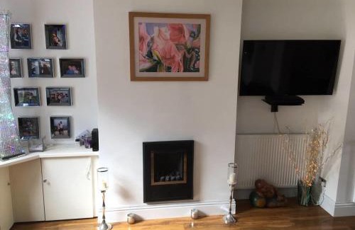 Darlington House | ChurchEndCottage-2BR-Sleeps4-PetsOK-Parking