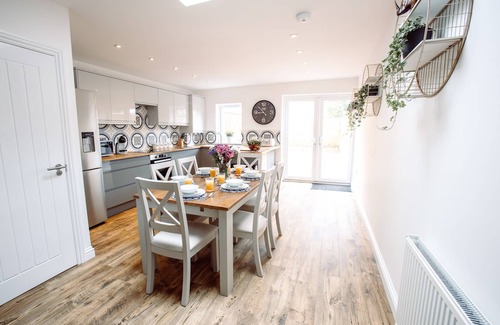 Exeter House | Chute House, City Centre, 4bed, 2.5 bathroom