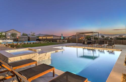 Foothills House | CIELO Modern Pool Oasis, Pickleball, Dog Friendly