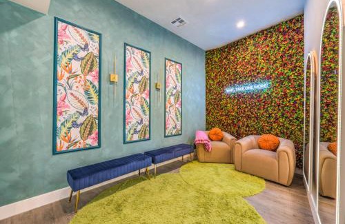 Foothills House | CIELO Modern Pool Oasis, Pickleball, Dog Friendly