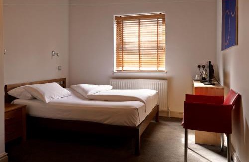 Enderby Hotel | Cini