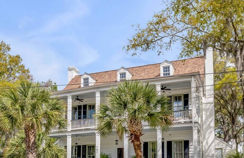 The Old Commons House | Circa 1785- Whole Hotel!