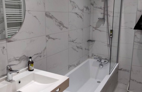 Bourg-en-Bresse Hotel | CITHOTEL LOGIS DE BROU