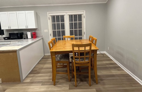 Greensboro House | City House in a Forest