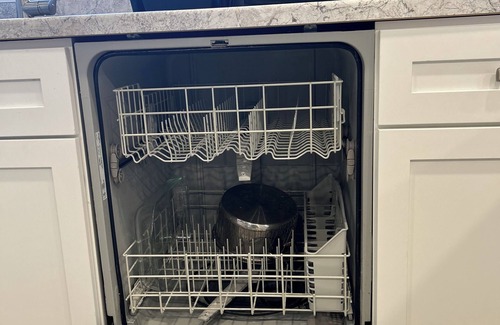 Greensboro House | City House in a Forest