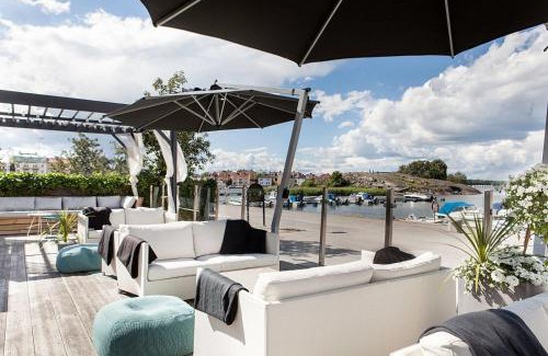 Trosso Boat Rental | City pulse on small boat in Karlskrona