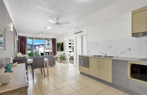Cairns Central Business District Apartment | City Quays Luxury Dual Key