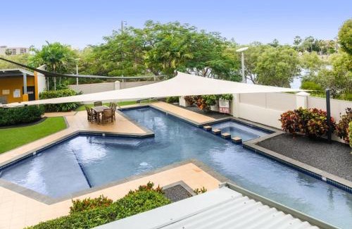Townsville Apartment | City Stadium Apartment on the Riverfront 38