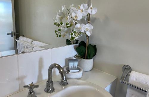 Townsville Apartment | City Stadium Apartment on the Riverfront 38