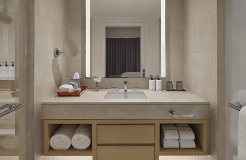 Back Bay East Hotel | City View King At The Newbury Boston!