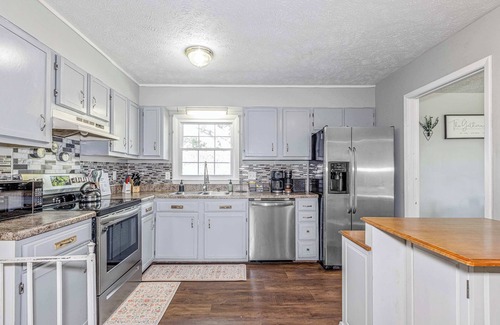 Fayetteville House | Clairborne Inn Summar