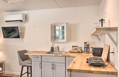 Wade Hampton Cottage | Claire’s Cottage ~ 4 Mi to Downtown Greenville!