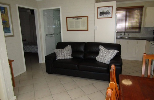 Melville Apartment | Clan Ranald Unit 1 ~ Short walk to all amenities! UNLIMITED FREE WI-FI!
