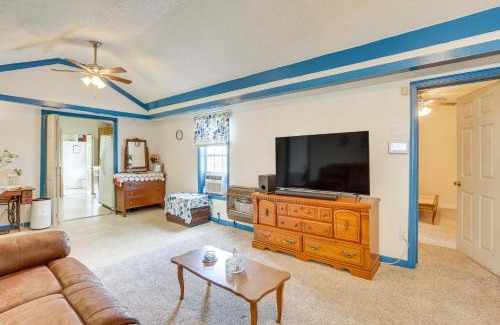 Stanton House | Clanton Cottage with Charcoal Grill and Porch!