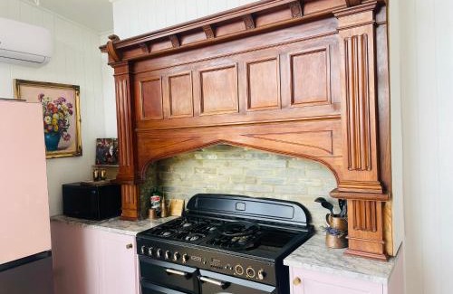 Willunga House | Clare Cottage ADL RW Pty Ltd trading as Murphys cottages