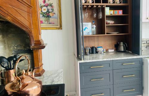 Willunga House | Clare Cottage ADL RW Pty Ltd trading as Murphys cottages