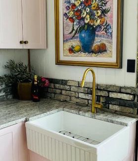 Willunga House | Clare Cottage ADL RW Pty Ltd trading as Murphys cottages