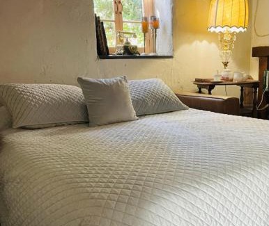 Willunga House | Clare Cottage ADL RW Pty Ltd trading as Murphys cottages