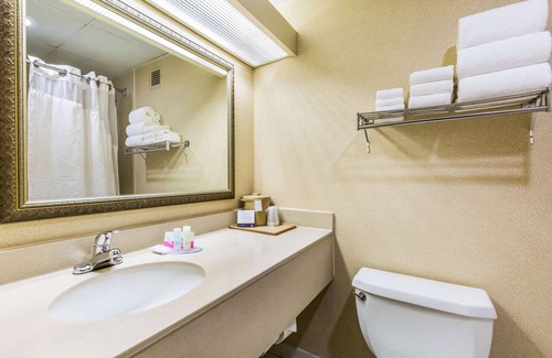 Frederick Hotel | Clarion Inn Frederick Event Center