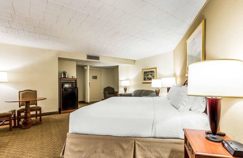 Frederick Hotel | Clarion Inn Frederick Event Center