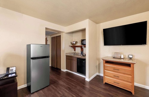 Sierra Vista Hotel | Clarion Inn