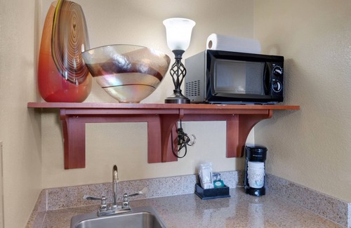 Sierra Vista Hotel | Clarion Inn