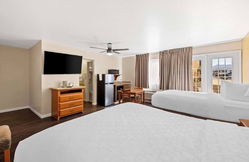 Sierra Vista Hotel | Clarion Inn