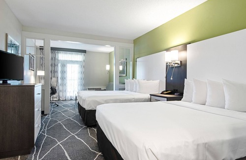 Sevierville Hotel | Clarion Inn Willow River