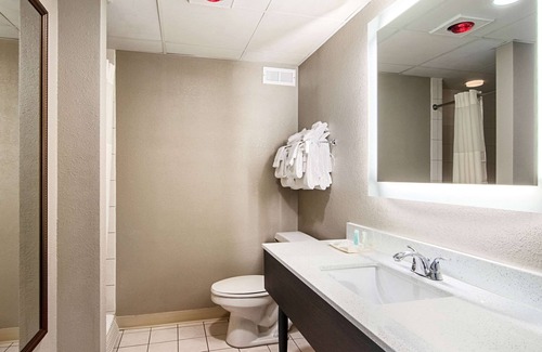 Sevierville Hotel | Clarion Inn Willow River