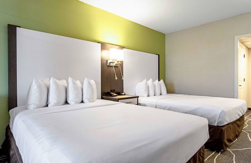 Sevierville Hotel | Clarion Inn Willow River