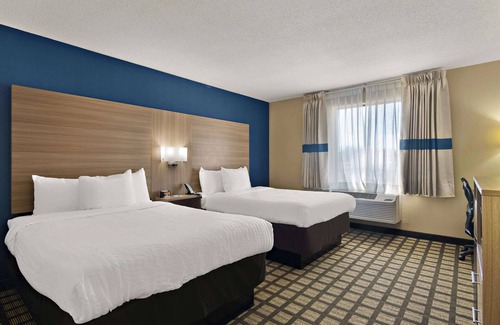 Normal Hotel | Clarion Pointe Bloomington – Normal near I-55 and University