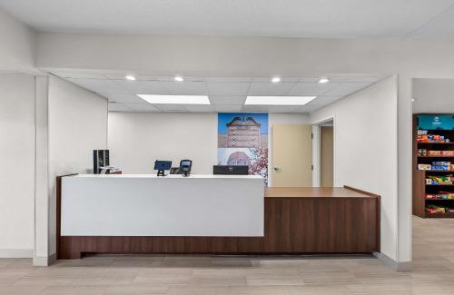 Archdale Hotel | Clarion Pointe I-85 High Point - Archdale