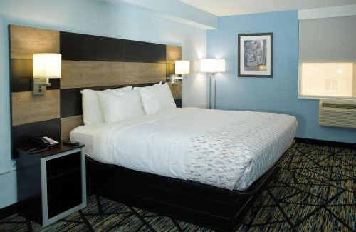 Jacksonville Hotel | Clarion Pointe Jacksonville near Camp Lejeune