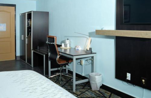 Jacksonville Hotel | Clarion Pointe Jacksonville near Camp Lejeune