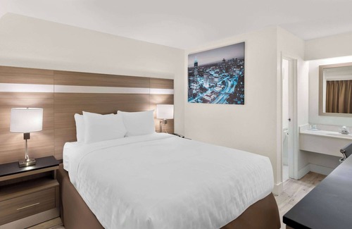 Town Center Hotel | Clarion Pointe Kennesaw Town Center