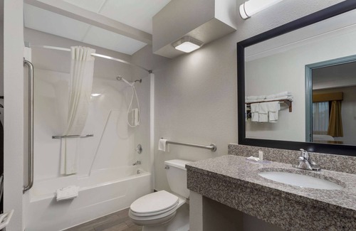 Kimball Hotel | Clarion Pointe Kimball By Choice Hotels