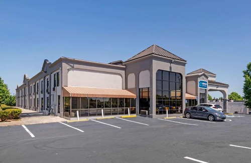 McDonough Hotel | Clarion Pointe McDonough