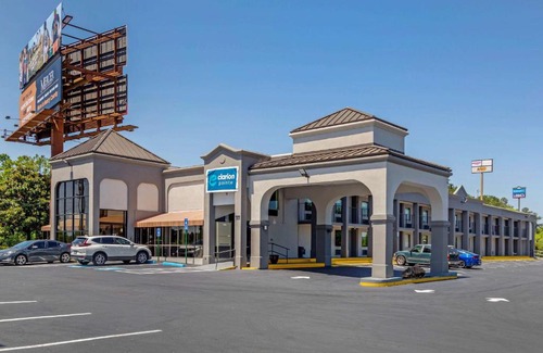 McDonough Hotel | Clarion Pointe McDonough