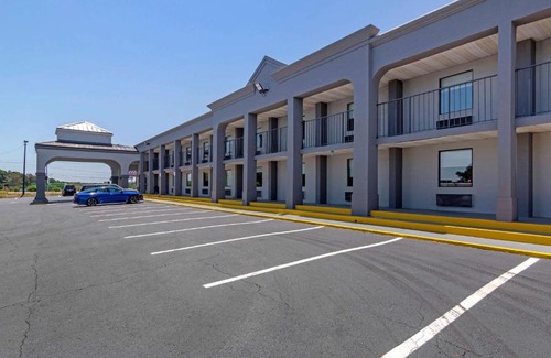 McDonough Hotel | Clarion Pointe McDonough