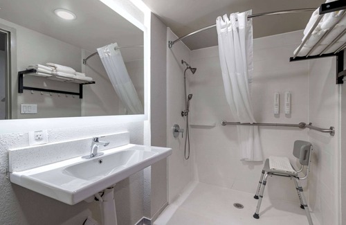 McDonough Hotel | Clarion Pointe McDonough