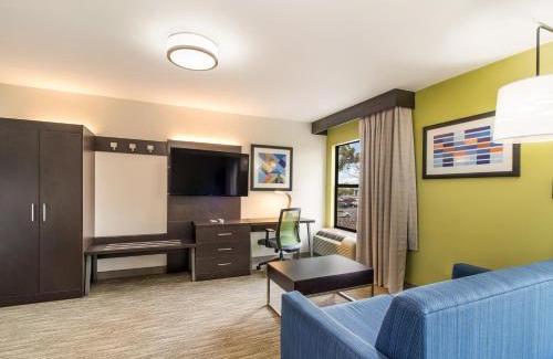 New Bern Hotel | Clarion Pointe New Bern