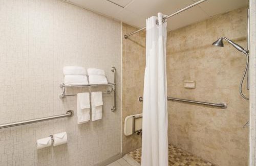 New Bern Hotel | Clarion Pointe New Bern