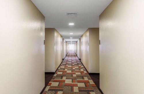 Savannah Hotel | Clarion Pointe Savannah Gateway I-95