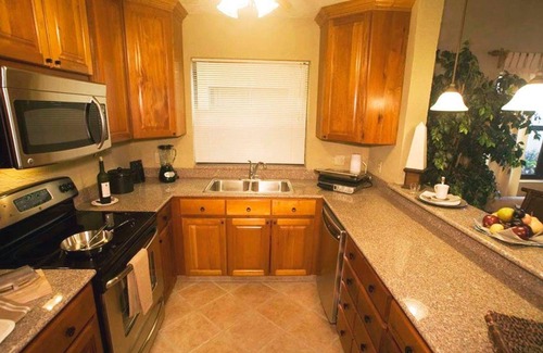 French Harbour Hotel | Clarion Suites Roatan at Pineapple Villas