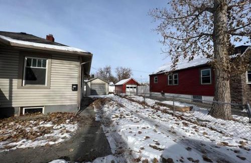 Central - Terry House | Classic home on a quiet street