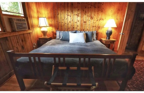 Chimney Rock Cabin | Classic Mountain Top Log Cabin, Hot Tub, Pool Table, DISCOUNTED RATES