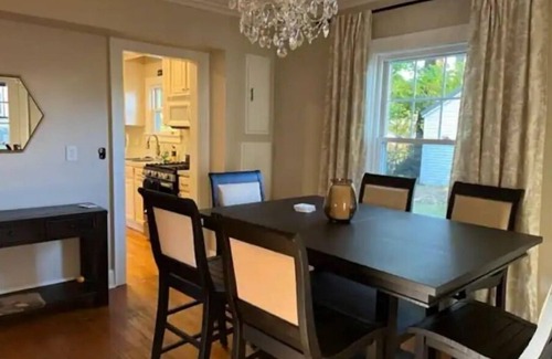 Harters Heights House | Classic Notre Dame House .7 mi walk to Campus via Angela or Eddy St. Sleeps 14.