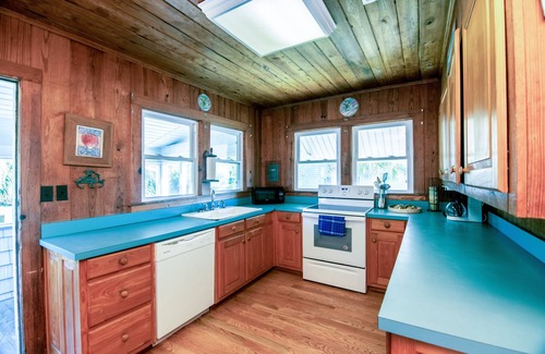 South Carolina Lowcountry House | Classic Second Row Home w/Ocean Views & Direct Beach Access; CableTV/WiFi