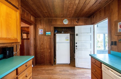 South Carolina Lowcountry House | Classic Second Row Home w/Ocean Views & Direct Beach Access; CableTV/WiFi