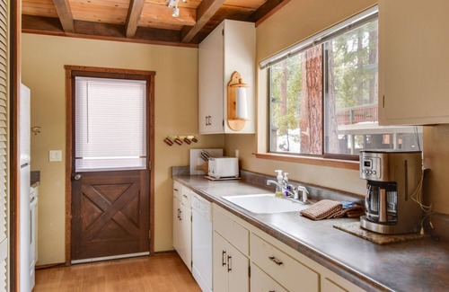 Carnelian Bay Cottage | Classic Tahoe Cottage - 1/2 Mile to Beach, Dogs Ok